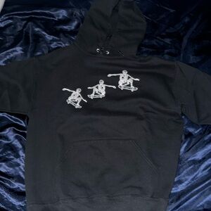 Black skater sweat shirt